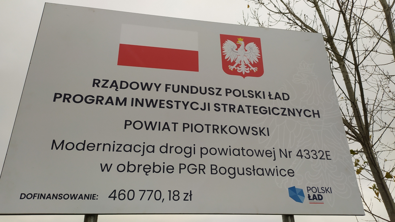 Tablica informująca o dofinansowaniu inwestycji z Polskiego Ładu
