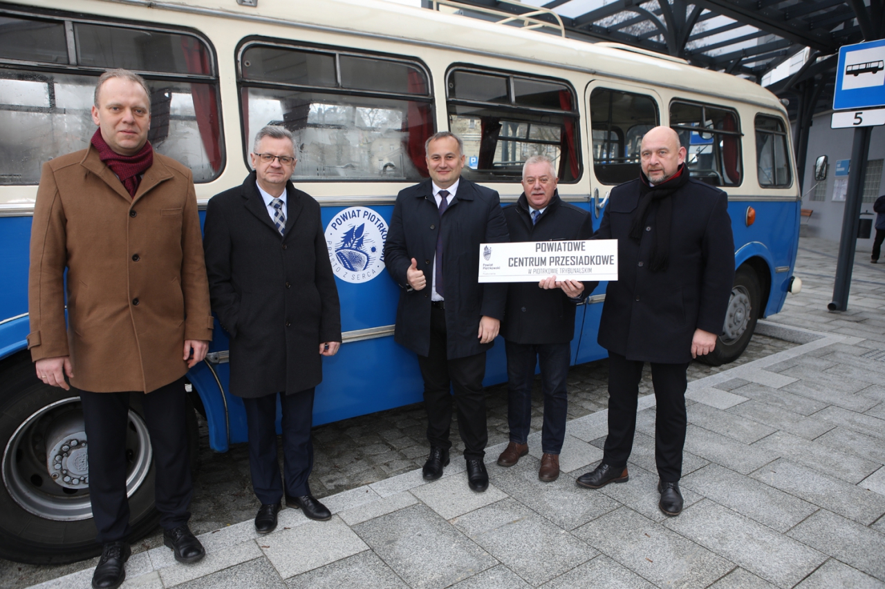 Władze i kierownictwo Powiatu stoi na terenie Centrum Przesiadkowego.